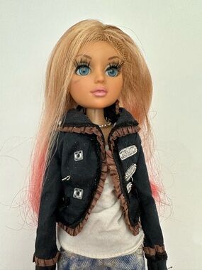 MGA Moxie Teenz MT Melrose 14” Pose-able Fashion Doll  2010 Original Outfit